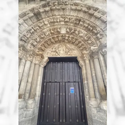 Restauración de la portada románica de la iglesia de Santa María Magdalena