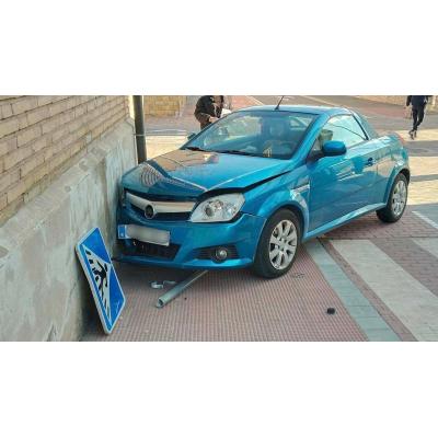 Un conductor de 82 años provoca un accidente en Tudela tras saltarse un STOP