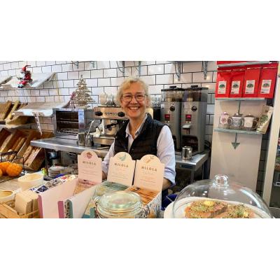 La argentina que triunfa con las tostadas en su cafetería de Pamplona: “Abro a las siete de la mañana”