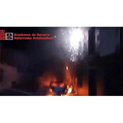 Vídeo de las explosiones de un trenzado eléctrico por el incendio de un coche en Buñuel