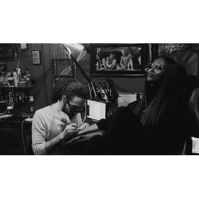 Así es el tatuaje con el que la modelo Iman homenajea a David Bowie en el 10 aniversario de su muerte