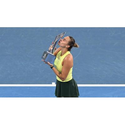 Sabalenka pide matrimonio a su pareja; Kostyuk le niega el saludo y recuerda la guerra