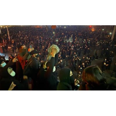 ONGs denuncian cientos de muertos en las protestas de Irán, que sigue sin Internet