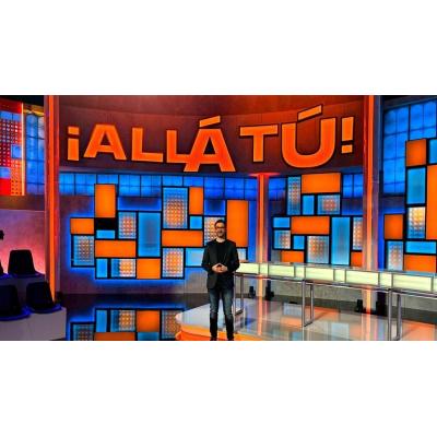 Juanra Bonet salta a Telecinco para abrir las míticas cajas de '¡Allá tú!'