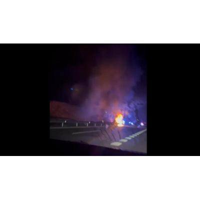 Un accidente deja un herido y un coche ardiendo en la Autovía del Camino, en Obanos