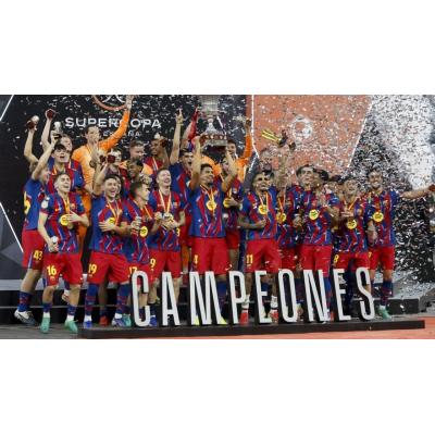 Raphinha guía al Barcelona al título de la Supercopa