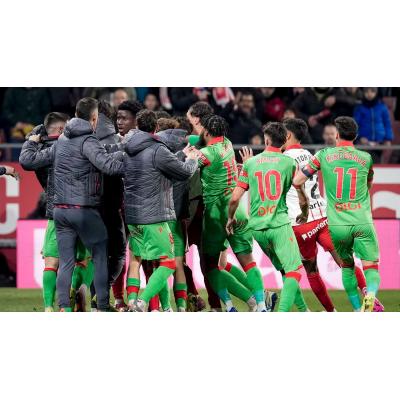 La espectacular tángana final entre los jugadores de Osasuna y Girona en el estadio de Montilivi