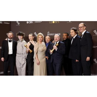 'Una batalla tras otra' y 'Adolescencia' triunfan en los Globos de Oro 2026