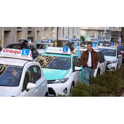 Fotos de la protesta de las autoescuelas de Navarra por las calles de Pamplona