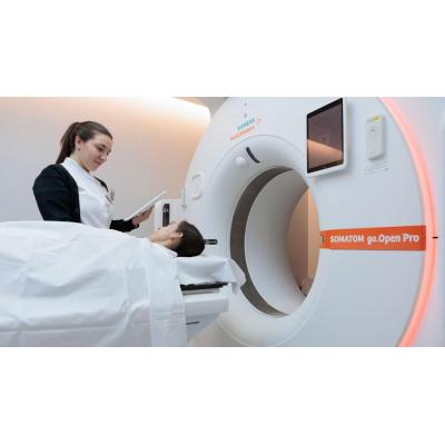 El Cancer Center de la Clínica Universidad de Navarra cuenta con un nuevo TAC de última generación para mejorar la seguridad del paciente