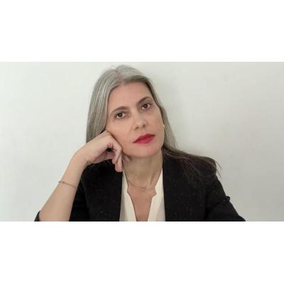 La estellesa Leticia Echávarri debuta en la novela con una historia de secretos y memoria