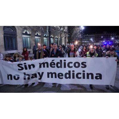Guardias imposibles y jornadas de 80 horas: el mensaje de los médicos en Pamplona que exige cambios a Salud