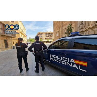 Detienen a un policía nacional por realizar tocamientos y comentarios sexuales a una agente en prácticas