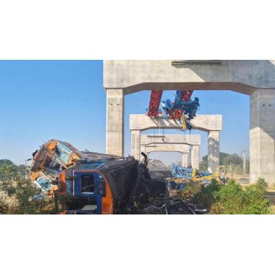 Mueren al menos 29 personas en el choque de un tren contra una grúa de construcción en Tailandia