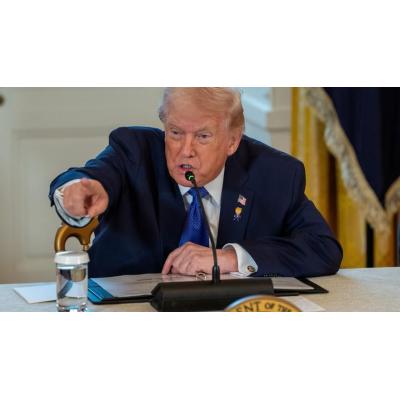 Trump tacha de "corrupto o incompetente" al presidente de la Reserva Federal