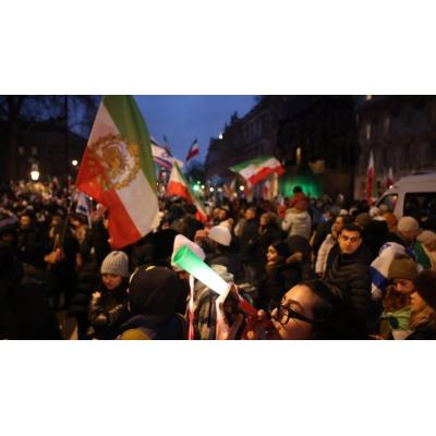 El número de muertos en Irán se eleva a casi 2.000 mientras Trump recrudece sus amenazas