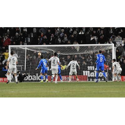 El queso mecánico ensombrece el debut de Arbeloa