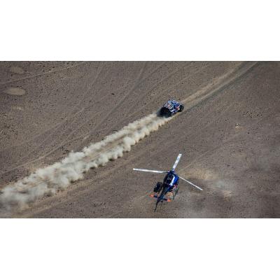 Nani Roma recorta tiempo, se asienta en la segunda plaza y presiona a Al-Attiyah