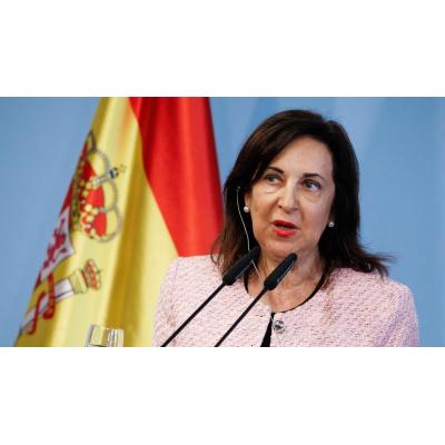 Robles no descarta que España participe en una misión de vigilancia en Groenlandia, pero apela a la prudencia