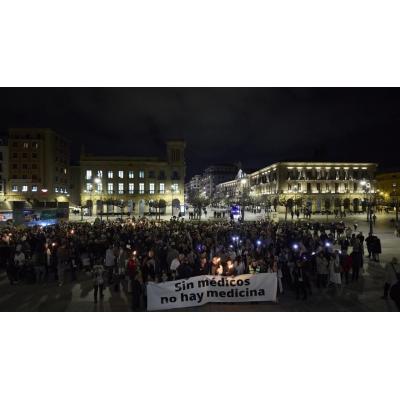 EN FOTOS | El Sindicato Médico de Navarra (SMN) y el Colegio Oficial de Médicos de Navarra convocan una manifestación de apoyo al colectivo médico