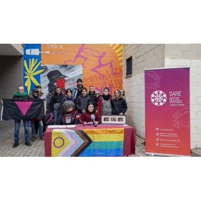 Vandalizan un mural contra el estigma del VIH en la Rochapea