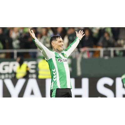 El Betis remonta al Elche y el Alavés acalla al Rayo de camino a cuartos de final