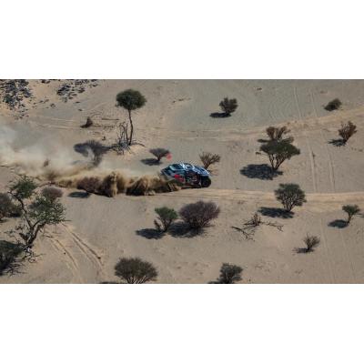 Al-Attiyah aguanta los ataques en el Dakar