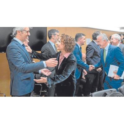 A Montero los barones le arrugan la nariz