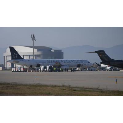 La falsa amenaza de bomba en el wifi de un pasajero de un avión en El Prat abre una "compleja investigación"