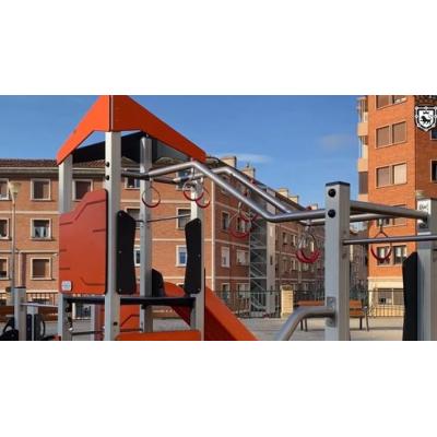 ¿Qué está cambiando en los parques infantiles de Pamplona para que jueguen todos?