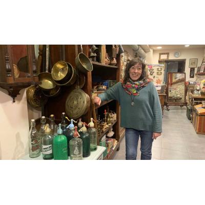 Cierra la tienda de antigüedades con más encanto de Pamplona: “Te cobran por todo y he decidido dejarlo"