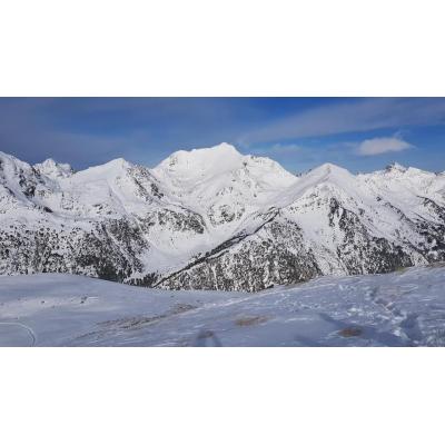 Una esquiadora catalana graba cómo una avalancha la arrastra junto a su perro