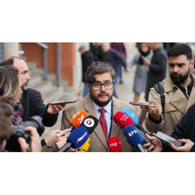 Las familias despiden "con un dolor inmenso pero con serenidad" a las víctimas del naufragio de Indonesia