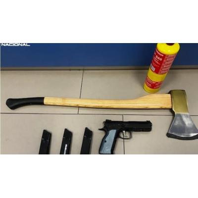 Detenido un hombre por amenazar a un conductor con un hacha y perseguirlo durante varios kilómetros en Palma