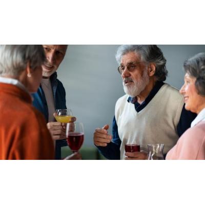 La edad en la que tu cerebro ya no tolera el alcohol, según un neurólogo