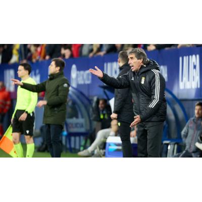El entrenador del Oviedo no se explica la derrota ante Osasuna y señala al culpable: "Genera impotencia"