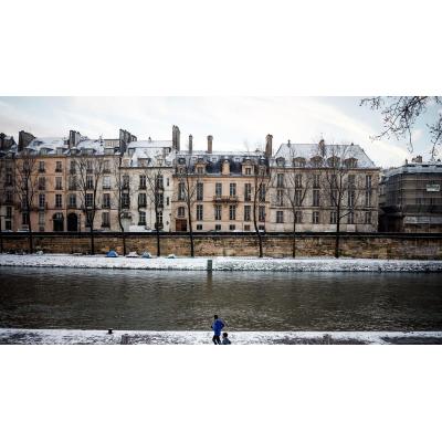 Veinte heridos, uno de ellos grave, al derrumbarse un piso en París donde se celebraba una fiesta