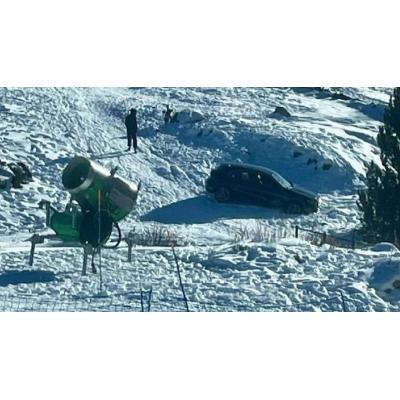 Siguen el GPS y acaban con el coche atrapado en la nieve en plena pista de esquí