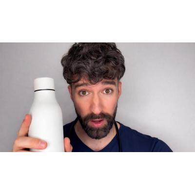 Tu botella de agua reutilizable podría estar más sucia que un WC: 40.000 veces más bacterias, según un conocido médico