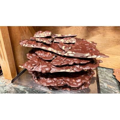La espectacular torta de chocolate con avellanas que arrasa en un pueblo de Navarra: “Todo es artesano”