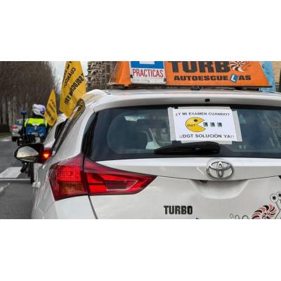 Autoescuelas navarras continúan denunciando la falta de examinadores en la DGT