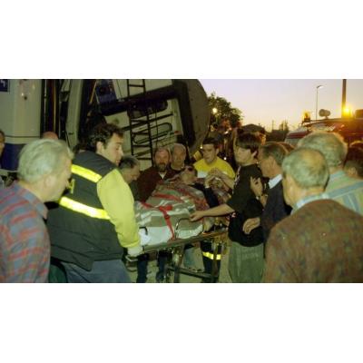 Tragedia de Uharte-Arakil: “Varios vecinos llevamos los 18 cadáveres al frontón, que se convirtió en una morgue”