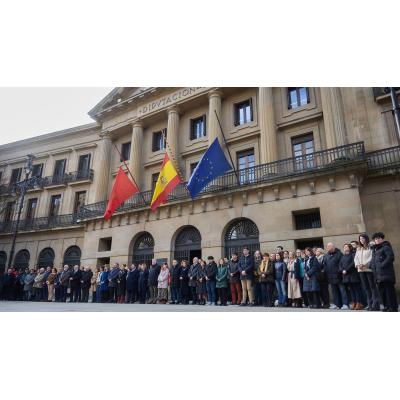 "Navarra responderá": minuto de silencio en Pamplona por el accidente ferroviario en Córdoba