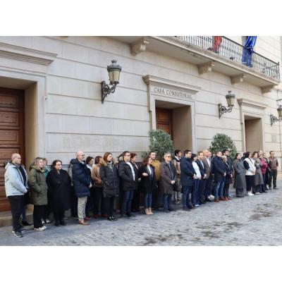 El Ayuntamiento de Tudela guarda un minuto de silencio en memoria de las víctimas de la tragedia ferroviaria de Adamuz