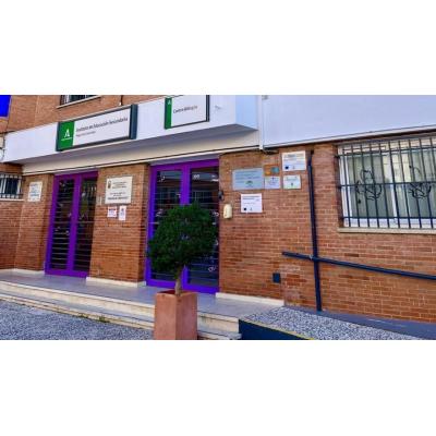 Cinco menores heridos al desprenderse el techo de escayola de un aula en Sevilla