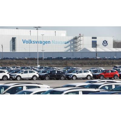 UGT y CC OO piden a la dirección de Volkswagen Navarra que tome las riendas de la crisis de los eventuales