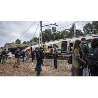 Los Mossos recuperan y analizan la caja negra del tren accidentado en Gelida
