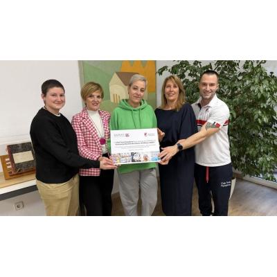 Club Tenis Pamplona dona 2.020 euros a Saray