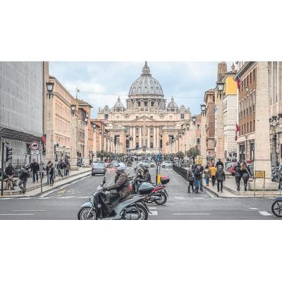 La mayoría de los empleados del Vaticano denuncian haber sufrido injusticias y maltrato laboral