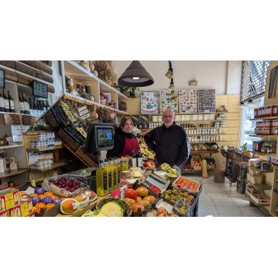 La lucha de un histórico comercio pamplonés para no bajar la persiana